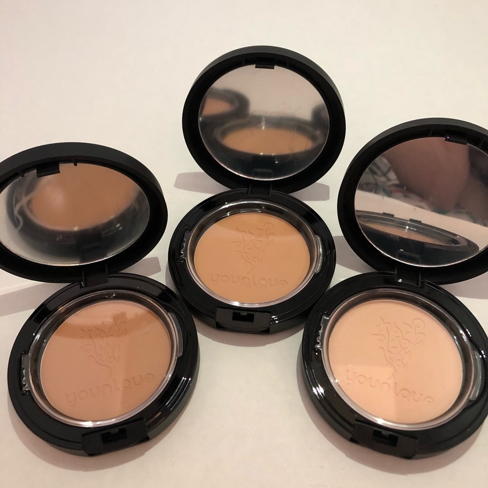 Younique Pressed Powder Foundation